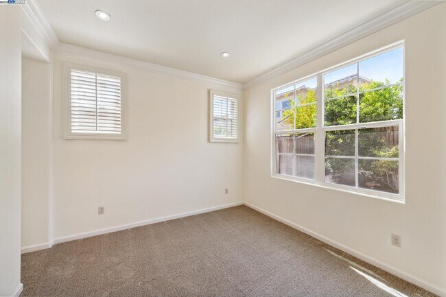 Building Photo - 2131 Chamomile Ct