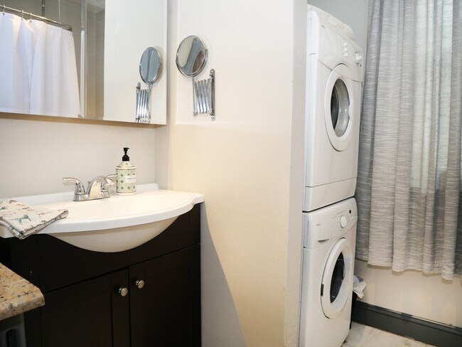 Building Photo - 140 Trenton St