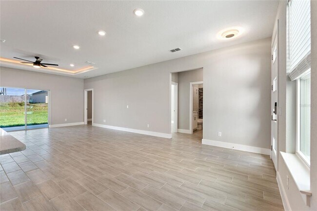 Building Photo - 643 James Ct