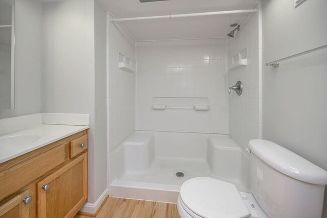 Building Photo - 1208 Kenmore Ave