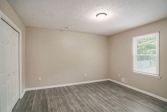 Building Photo - Beautiful 3BR/2BA Duplex near Downtown Covington!