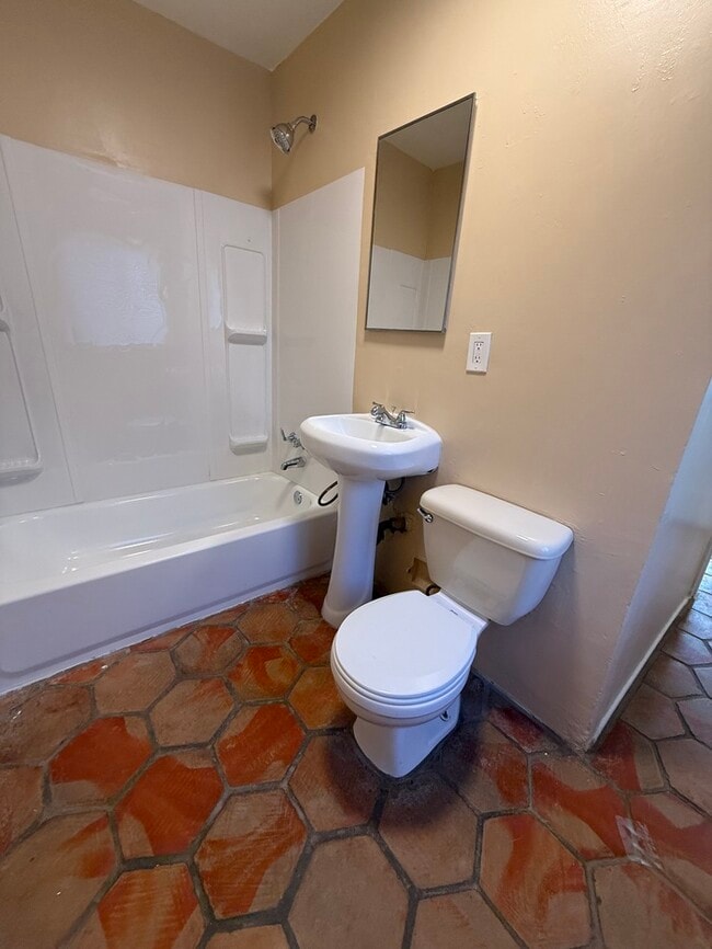 Building Photo - Townhome For Rent