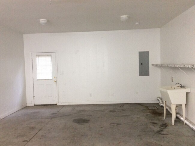 Building Photo - Nice Townhome in Havelock