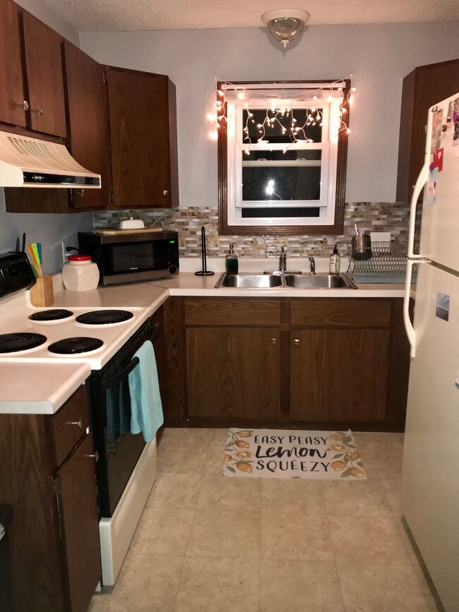 Kitchen - 4419 Eagle Crest Dr