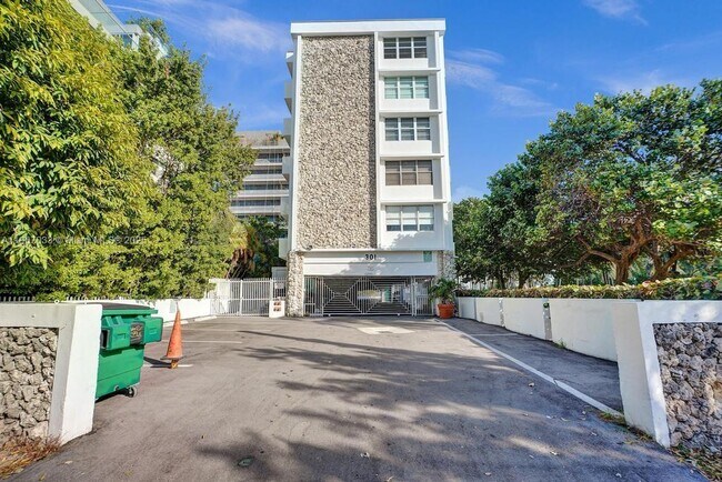 Building Photo - 301 Ocean Dr