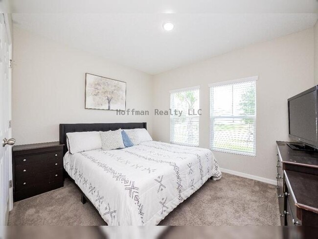 Building Photo - Spacious 5-Bedroom Home in Amenity-Rich Tr...