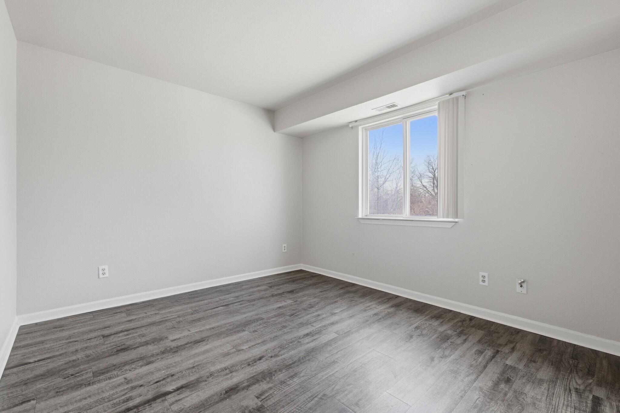 Building Photo - 1326 Holmes Rd