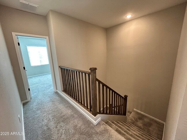 Building Photo - 740 E Lark St