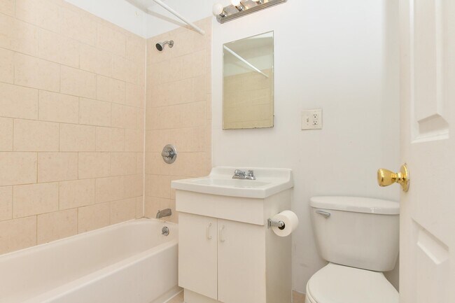Building Photo - 217 10th St