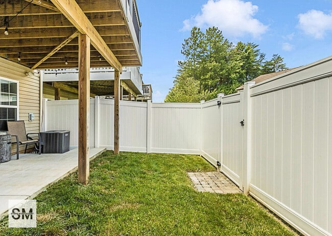 Building Photo - 7257 Stallings Dr