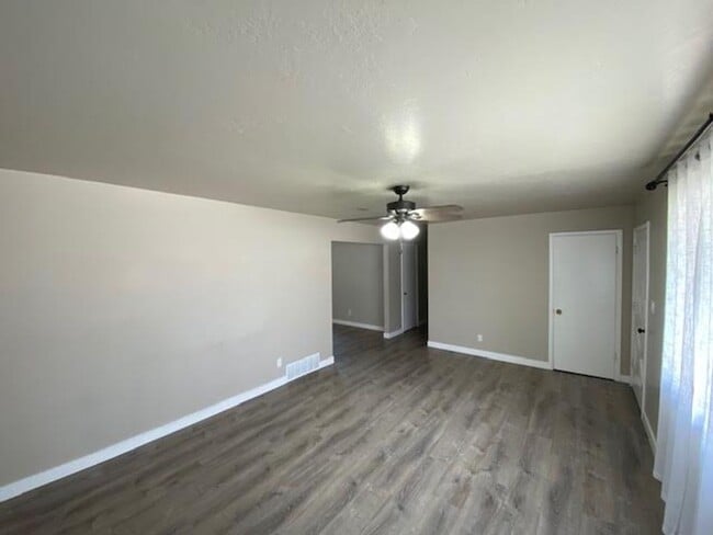 Building Photo - 3 Bedroom 2 Bath Single Family Home