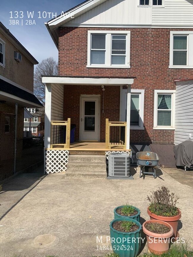 Building Photo - Beautifully Renovated 3 Bedroom, 2 Full Ba...