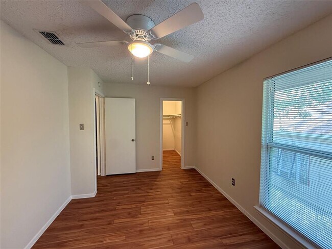 Building Photo - 4520 Depew Ave