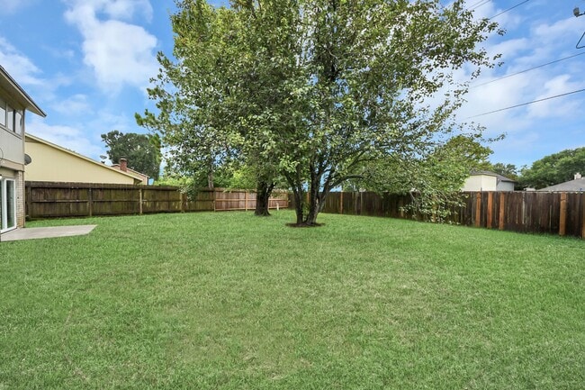 Building Photo - 16618 Lonesome Quail Dr