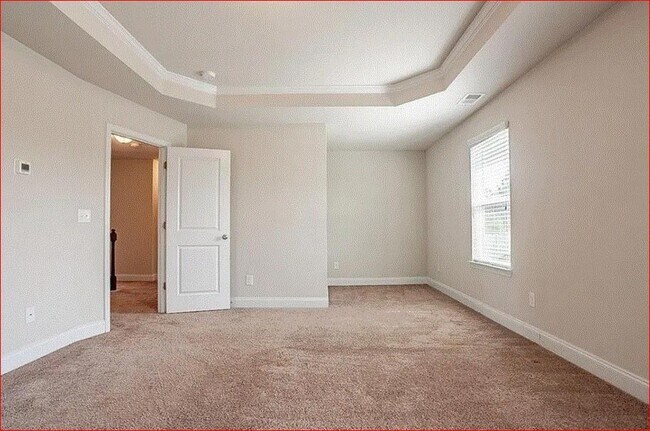 Building Photo - 2508 Fallenleaf Ct NE