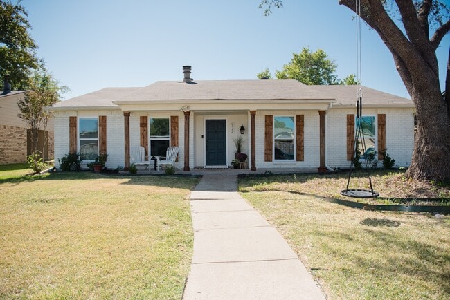 Building Photo - 932 Lockhart Dr