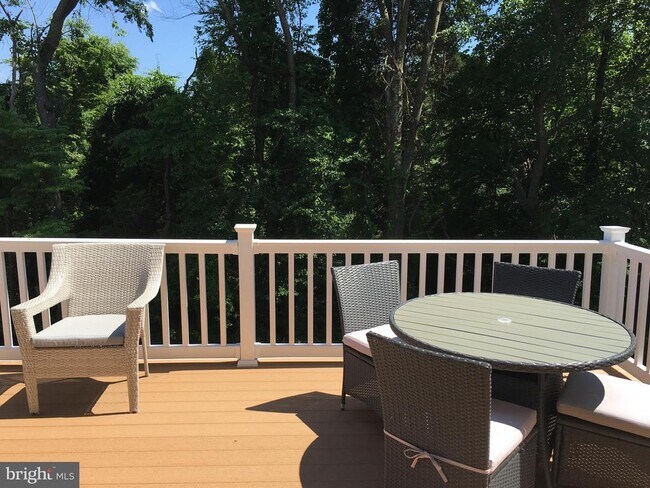 Building Photo - 10749 Hinton Wy