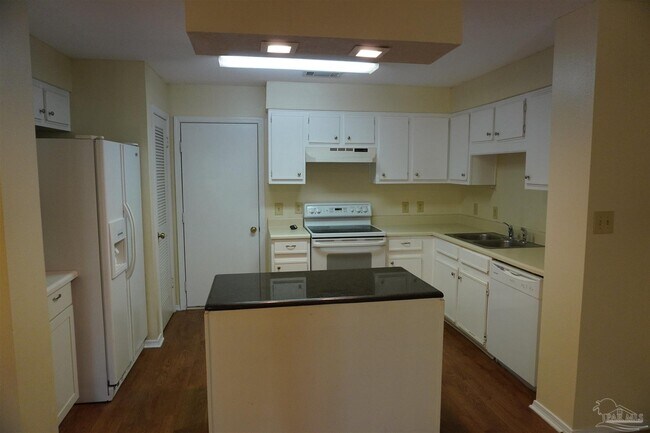 Building Photo - 5001 Grande Dr