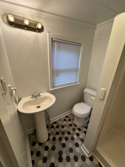 Building Photo - 209 G St