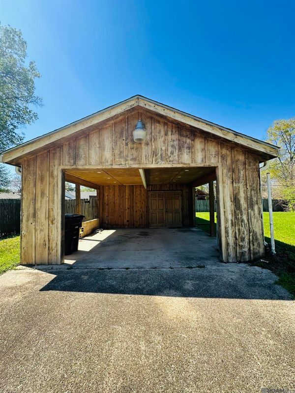 Building Photo - 376 Croydon Ave