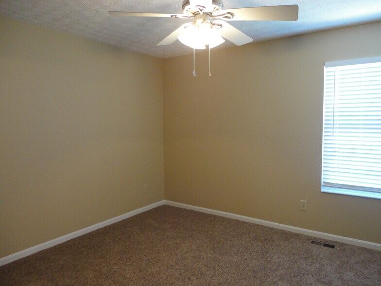 Building Photo - 531 Sherman Dr