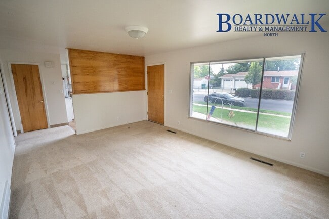 Building Photo - Newly updated 3 Bedroom home in Layton