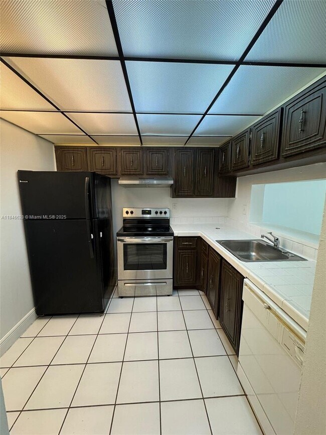 Building Photo - 482 NW 165th St