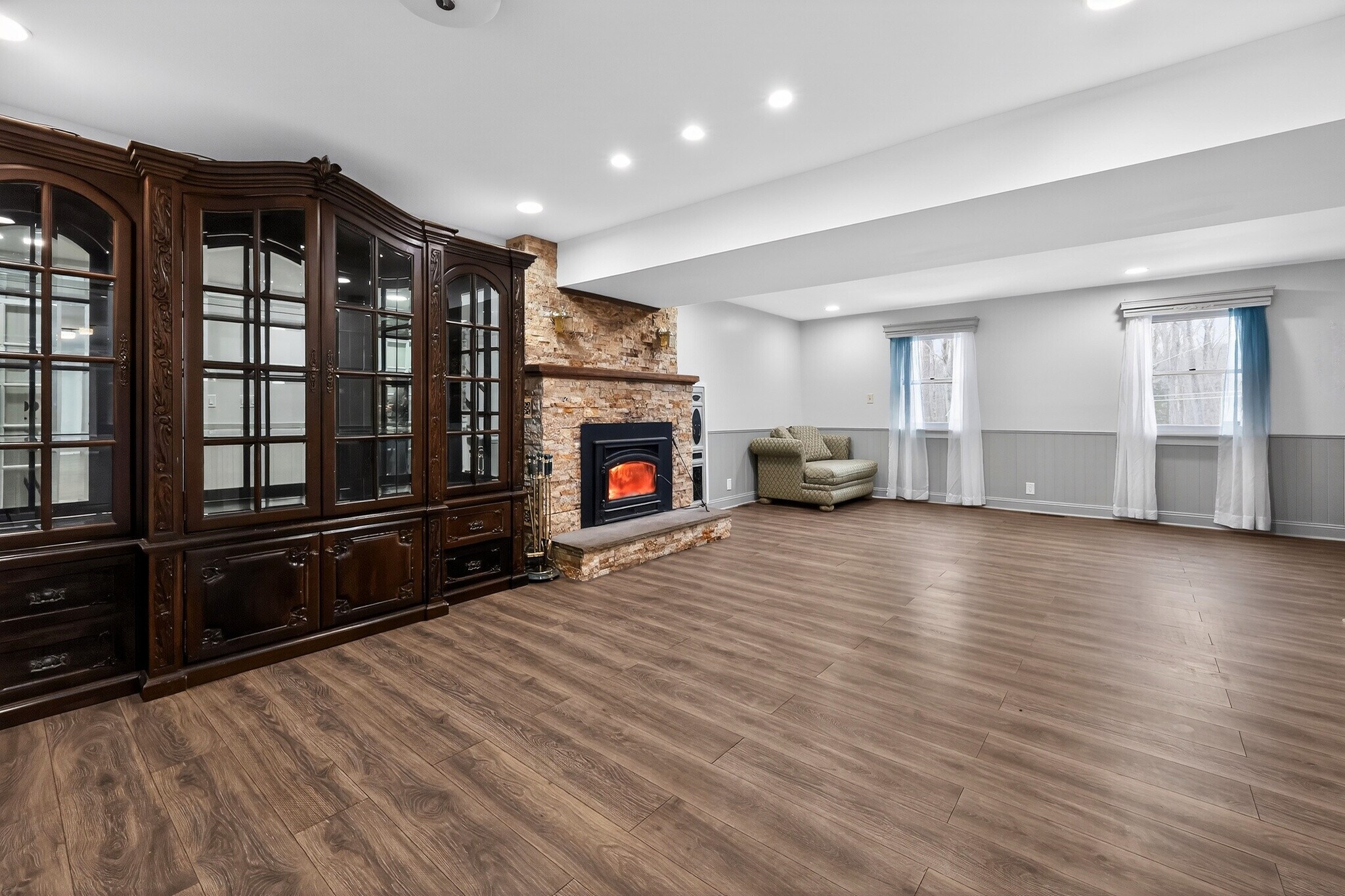 Building Photo - 615 Monroe Tpke