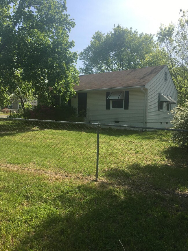 Building Photo - 2705 Stacie Rd
