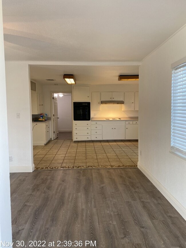 Building Photo - Country Property