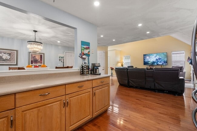 Building Photo - 25 Magnolia Ln