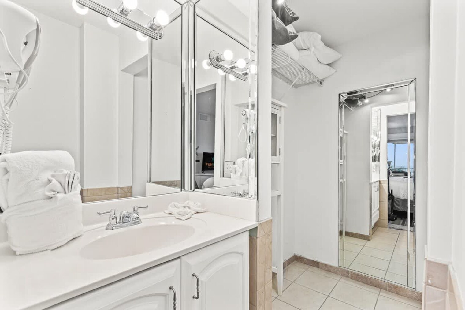 Building Photo - 8743 Thomas Dr