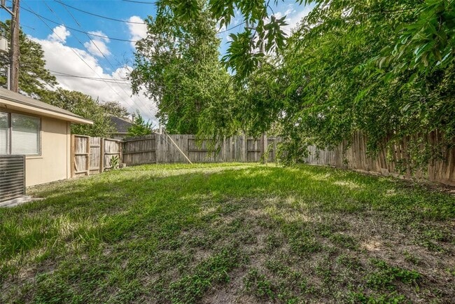 Building Photo - 3906 Quiet Pl Dr