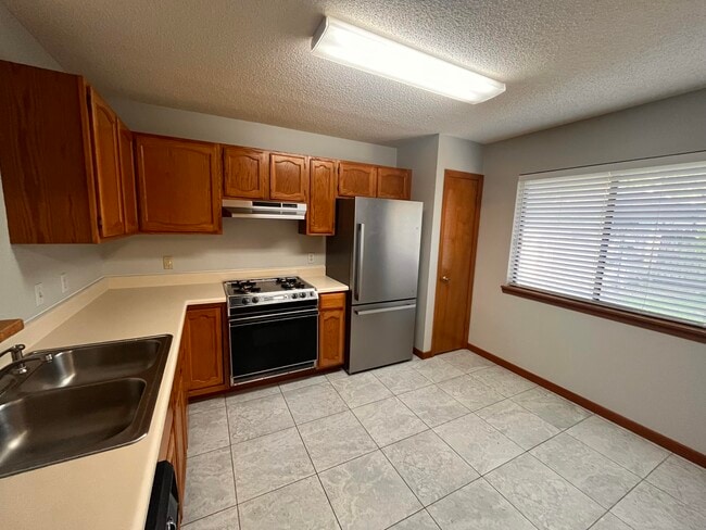 Building Photo - 2904 Alpine Pl