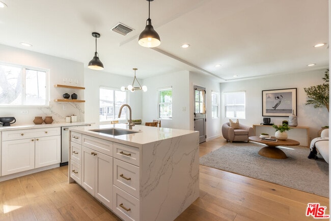 Building Photo - 3840 Lyceum Ave