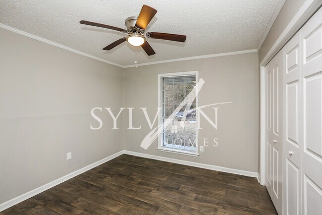 Building Photo - This 4 bedroom, 2 bathroom home is exactly...