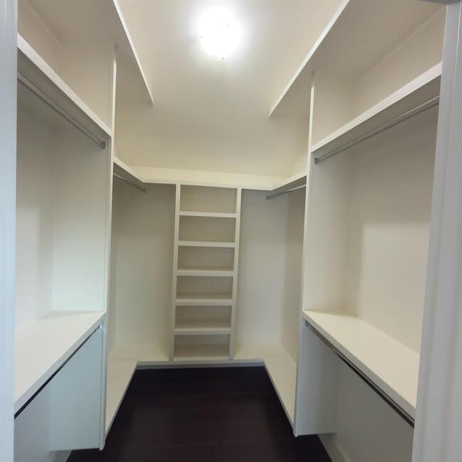 Building Photo - 502 W 51st St