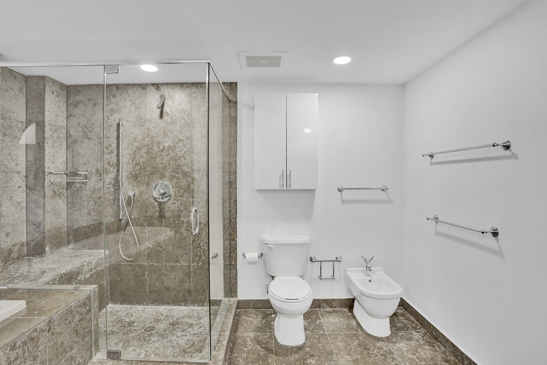 Building Photo - 495 Brickell Ave