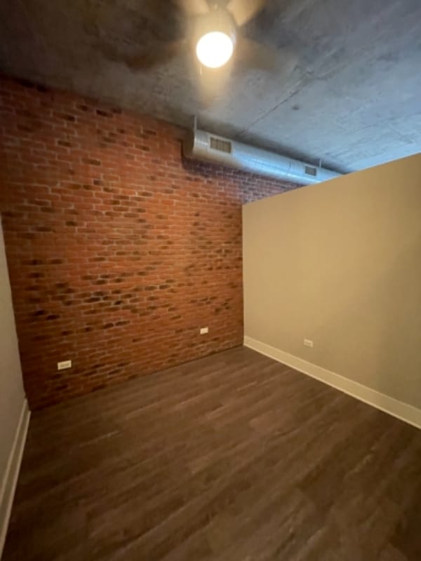 Building Photo - 883 S Clark St