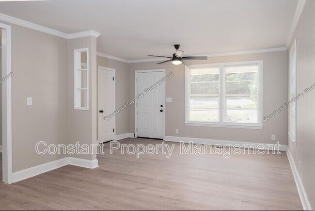 Building Photo - 489 Forest Ave