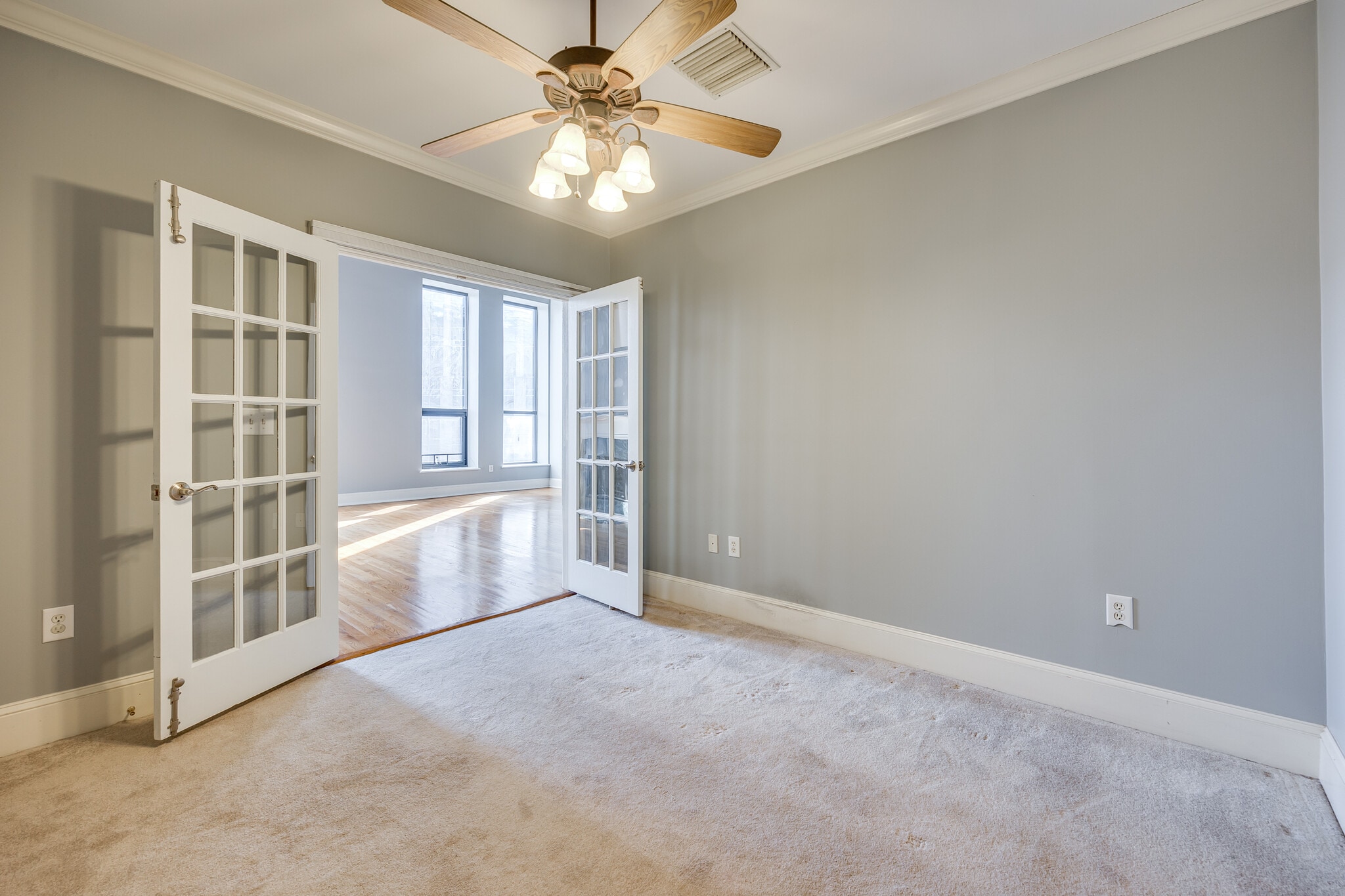 Building Photo - 127 N Tryon St