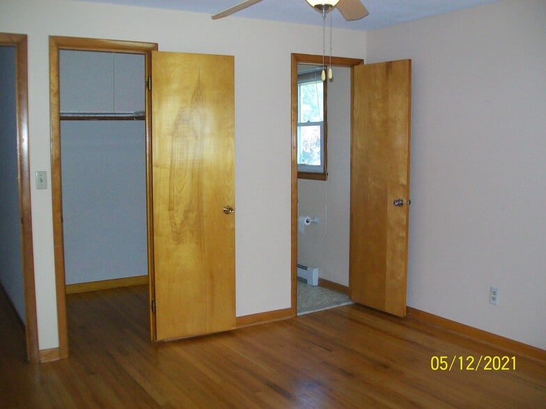 MBR Walk in closet an bathRM - 75 Post Oak Rd