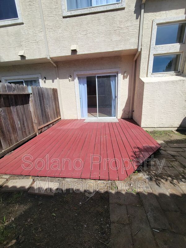 Building Photo - 358 Flagstone Cir