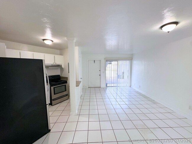 Building Photo - 519 W Kalmia Dr
