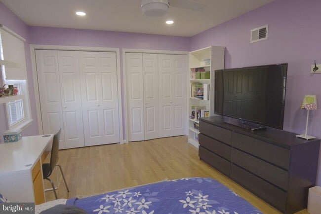 Building Photo - 10277 Gainsborough Rd