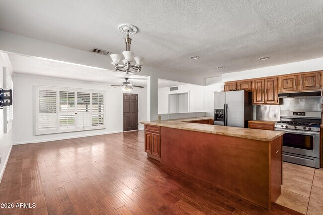 Building Photo - 7340 N 7th Ave