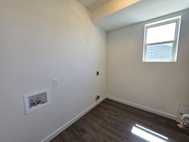 Building Photo - Beautiful 3 Bed 3 Bath Home In Banning Lewis Ranch!!!