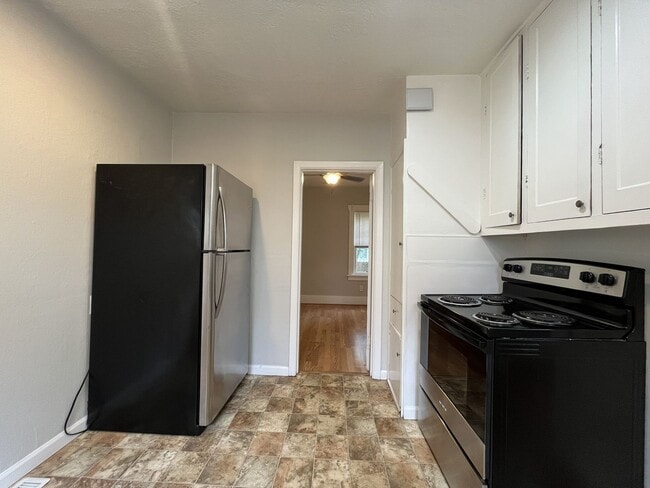 Building Photo - Bright and Open Home with Flexible Living Spaces and an Expansive Backyard