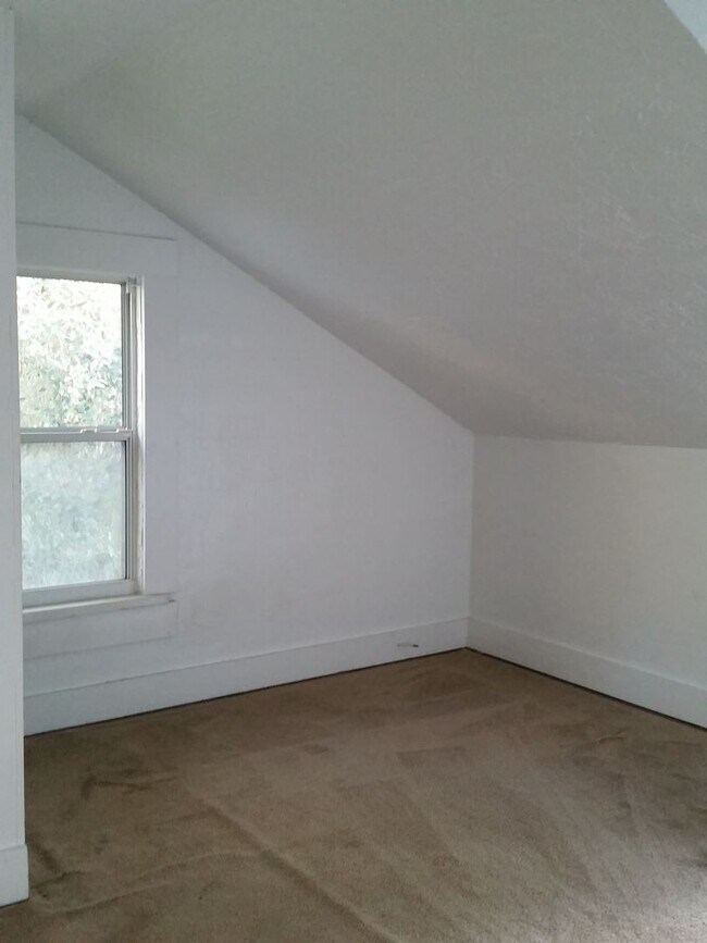 Building Photo - 3 br, 3 bath House - 750 VERNON STREET