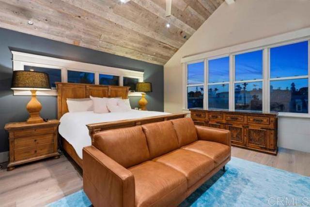 Building Photo - 1027 G Ave